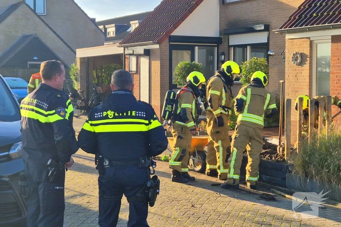 Brandweer graaft in tuin wegens gaslekkage