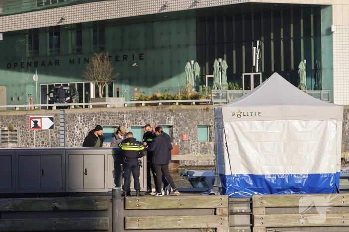 Overleden persoon in water aangetroffen