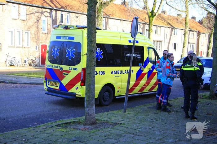 Fietser door achterruit van auto bij botsing