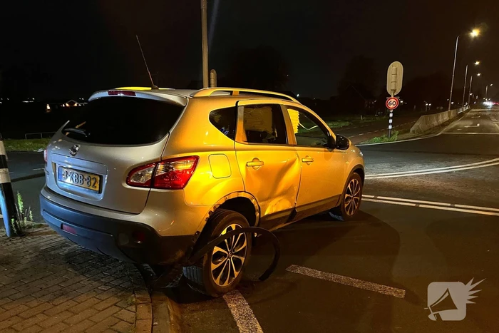 Kerende auto geramd, uitval verkeerslichten tot gevolg