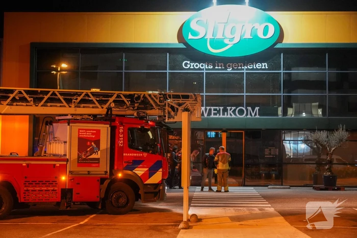Brandmelding bij groothandel blijkt kortsluiting in verlichting
