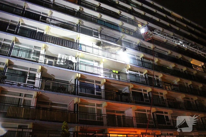 Uitslaande brand verwoest flatwoning