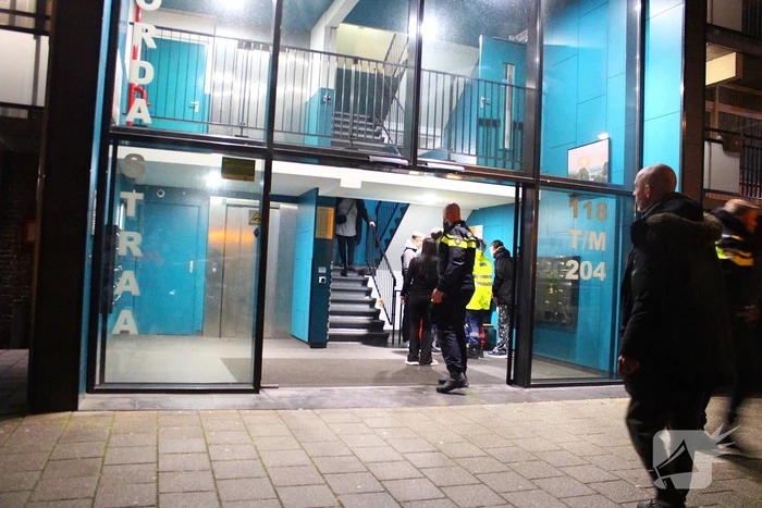Uitslaande brand verwoest flatwoning