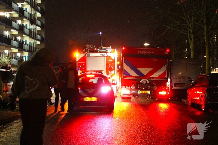 Uitslaande brand verwoest flatwoning