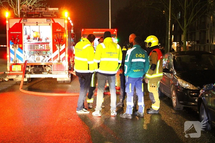 Uitslaande brand verwoest flatwoning