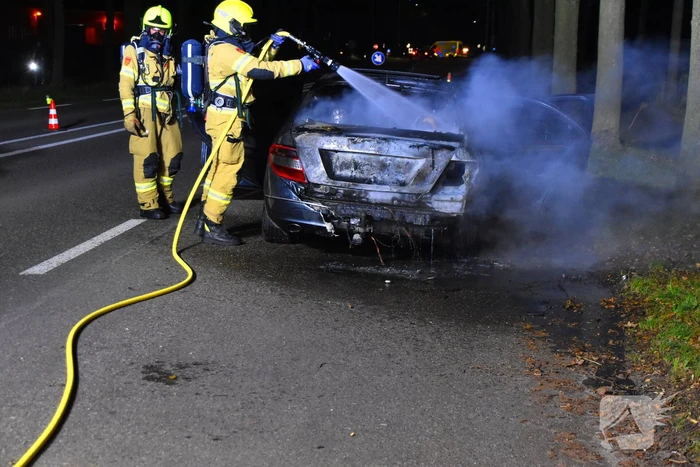 Auto volledig verwoest door brand