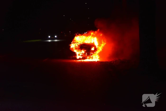 Auto volledig verwoest door brand