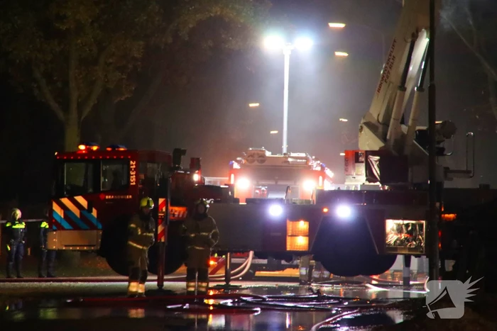 Vijf vrachtwagen total-loss verklaard door brand