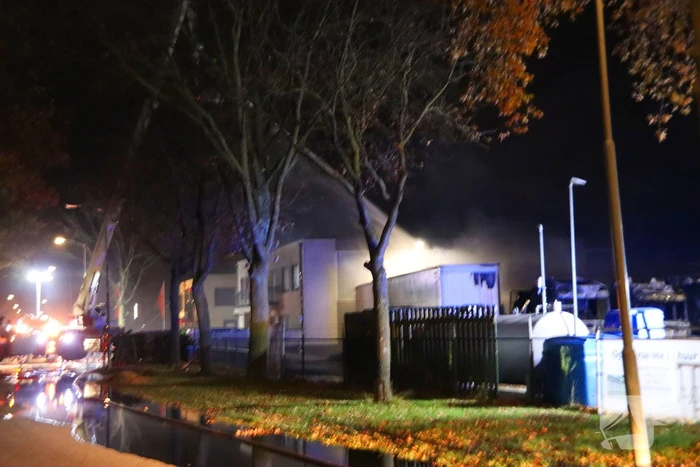 Vijf vrachtwagen total-loss verklaard door brand