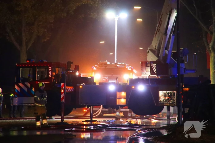 Vijf vrachtwagen total-loss verklaard door brand