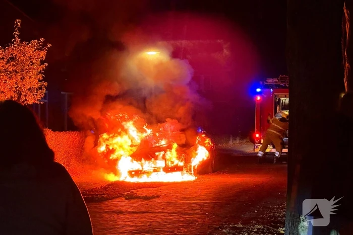 Personenwagen verwoest door brand