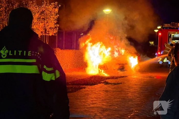 Personenwagen verwoest door brand