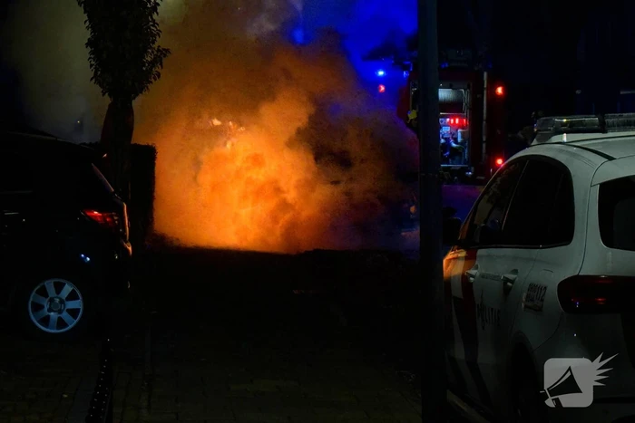 Personenwagen verwoest door brand