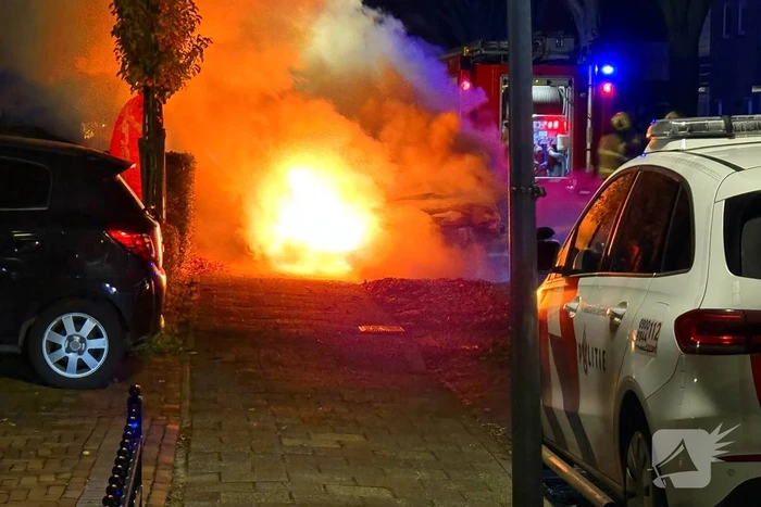 Personenwagen verwoest door brand