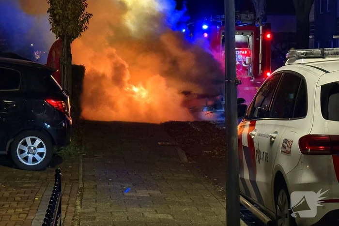 Personenwagen verwoest door brand