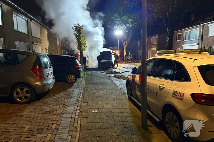 Personenwagen verwoest door brand