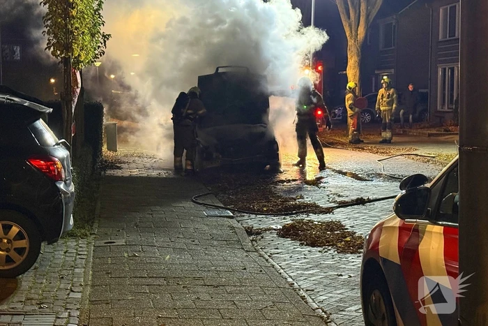 Personenwagen verwoest door brand