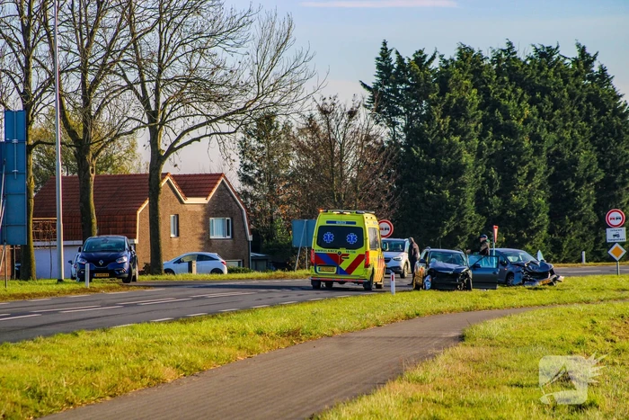 Toevallig passerende ambulance meldt frontale aanrijding