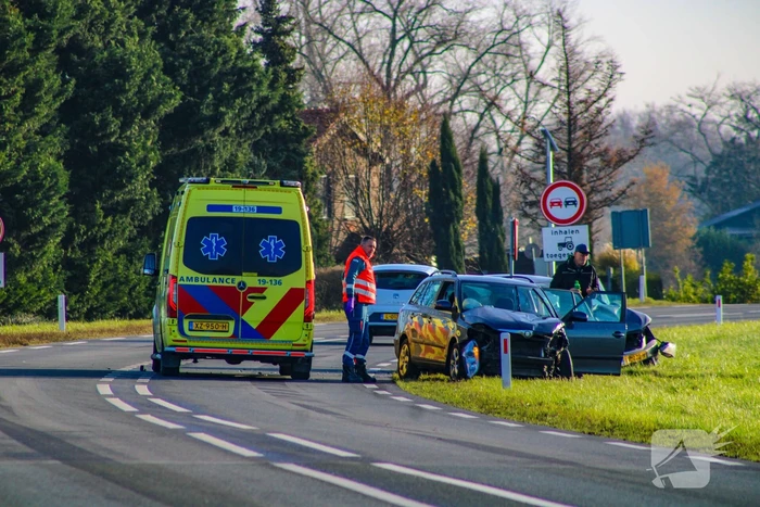Toevallig passerende ambulance meldt frontale aanrijding