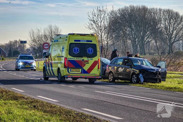 Toevallig passerende ambulance meldt frontale aanrijding