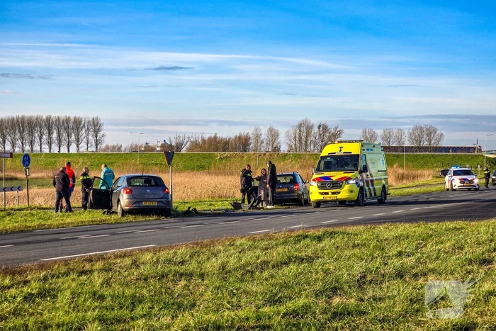 Toevallig passerende ambulance meldt frontale aanrijding