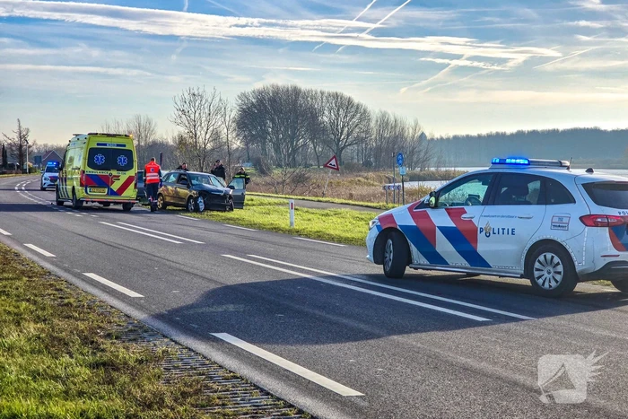 Toevallig passerende ambulance meldt frontale aanrijding