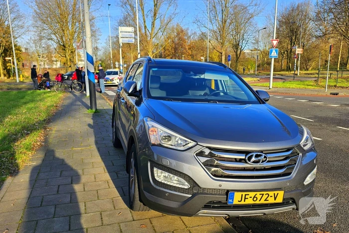Fietsster aangereden op rotonde