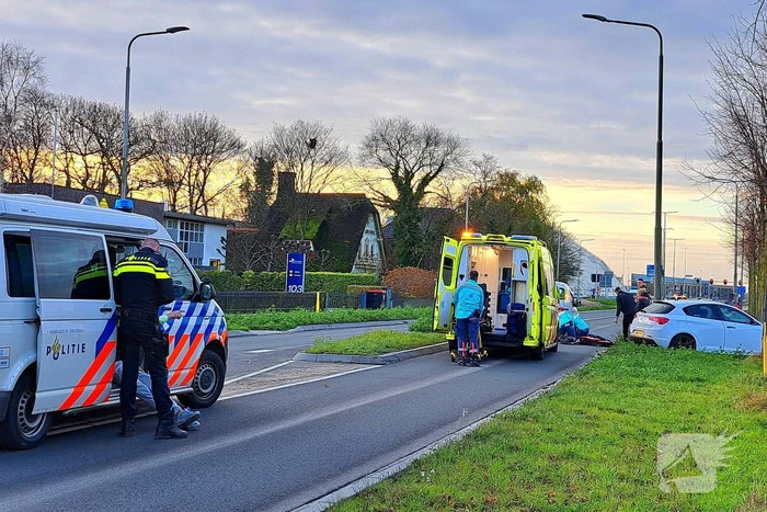 Voetganger zwaargewond bij aanrijding met personenauto