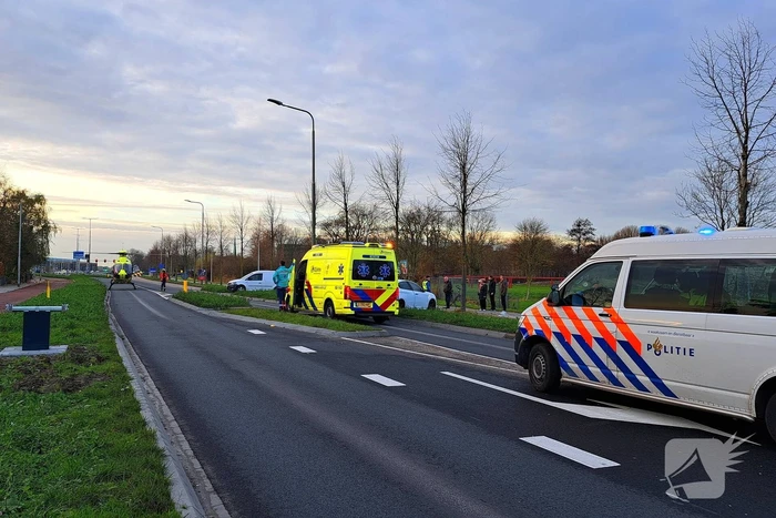 Voetganger zwaargewond bij aanrijding met personenauto