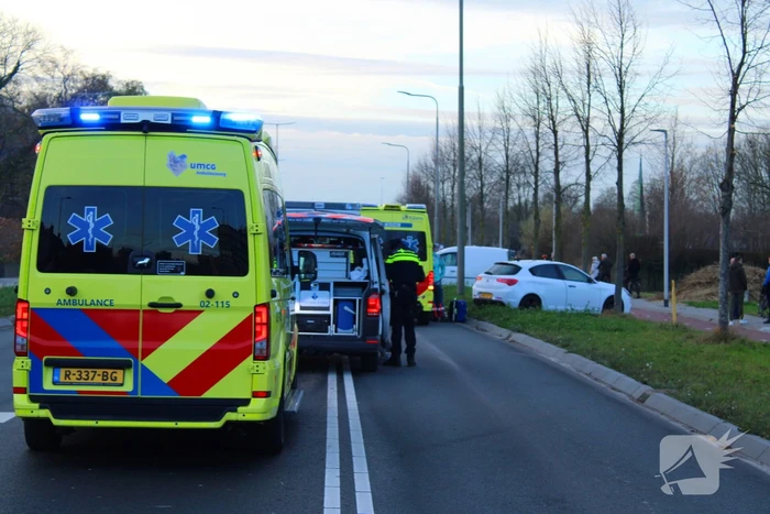 Voetganger zwaargewond bij aanrijding met personenauto