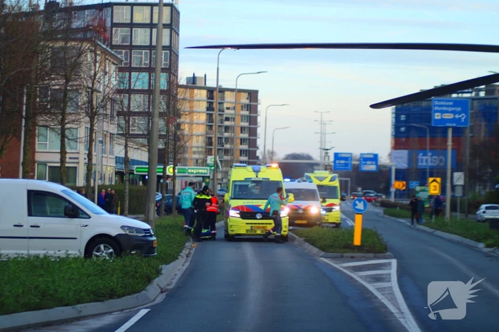 Voetganger zwaargewond bij aanrijding met personenauto