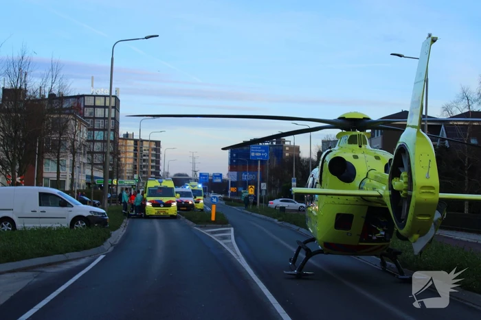 Voetganger zwaargewond bij aanrijding met personenauto