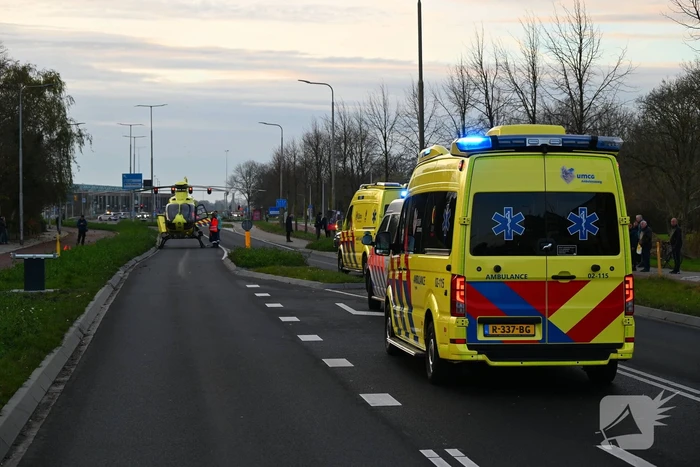 Voetganger zwaargewond bij aanrijding met personenauto