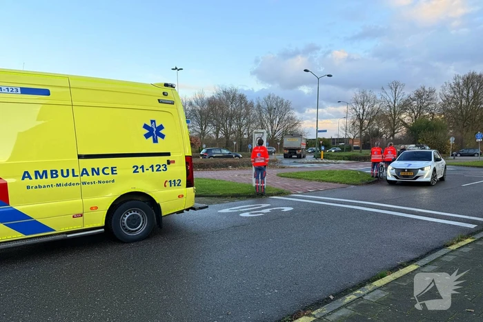 Fietser aangereden op rotonde