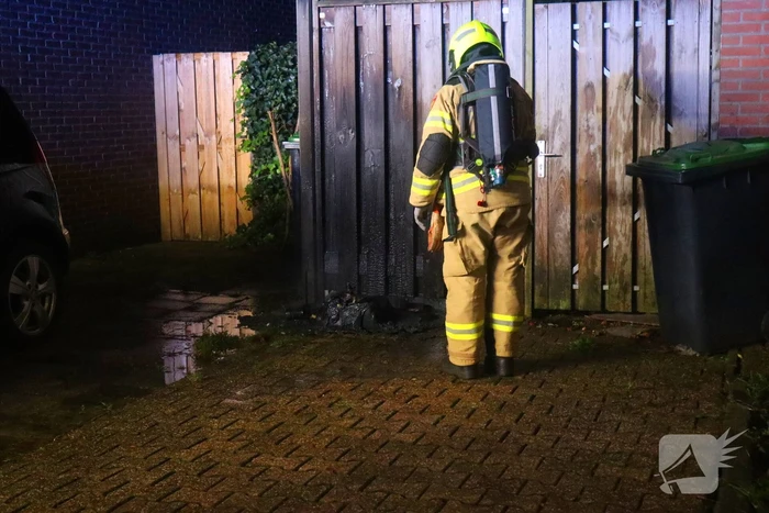 Politie onderzoekt mogelijke brandstichting na containerbrand