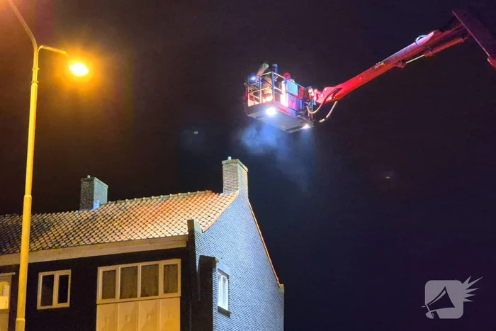 Rotonde geblokkeerd door brandweer wegens schoorsteenbrand