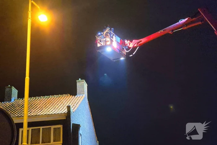 Rotonde geblokkeerd door brandweer wegens schoorsteenbrand