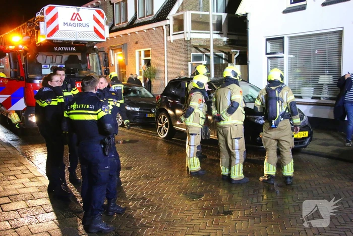 Brandweer doet onderzoek in woning na rookontwikkeling