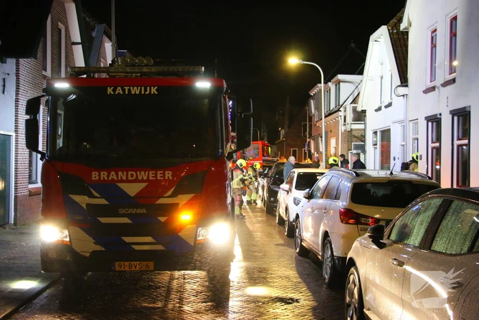 Brandweer doet onderzoek in woning na rookontwikkeling