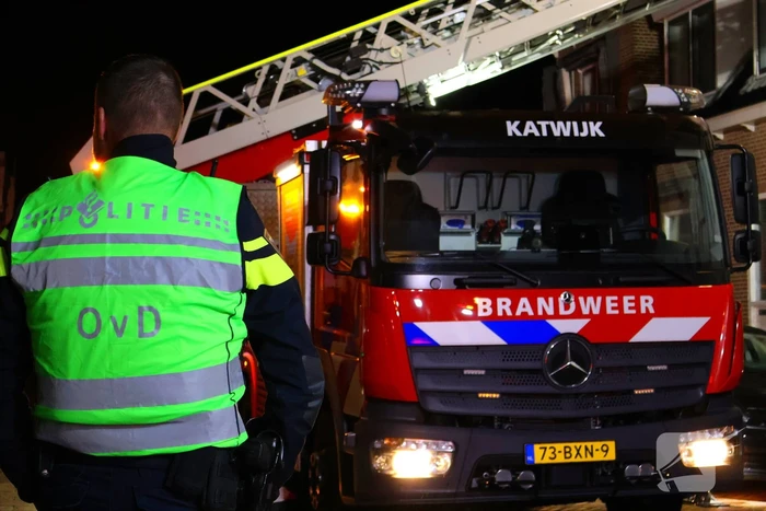 Brandweer doet onderzoek in woning na rookontwikkeling