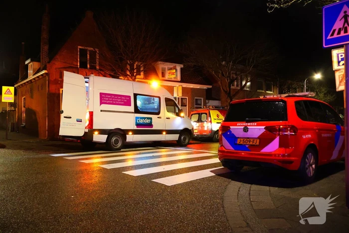 Brandweer doet onderzoek in woning na rookontwikkeling