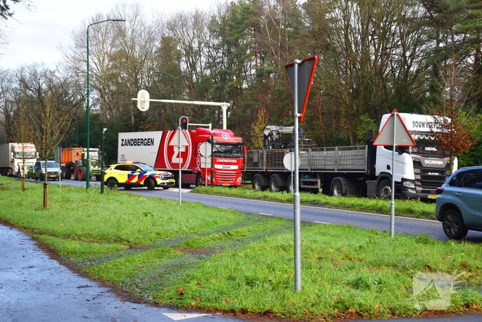 Motorrijder zwaargewond bij botsing met auto