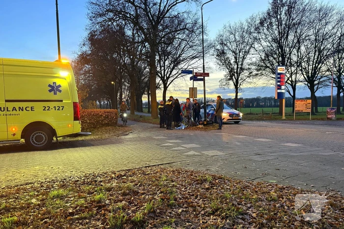 Scooterrijder geschept bij oversteekplaats