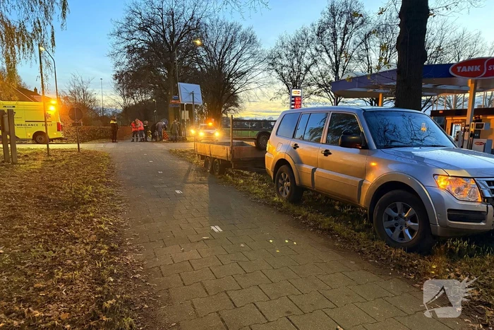 Scooterrijder geschept bij oversteekplaats