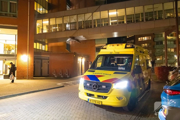 Brandend kleed zorgt voor rookontwikkeling in appartement