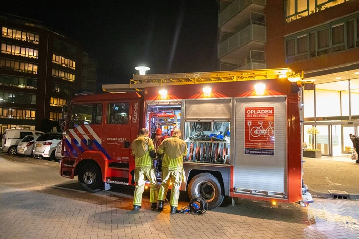 Brandend kleed zorgt voor rookontwikkeling in appartement