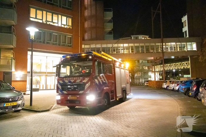 Brandend kleed zorgt voor rookontwikkeling in appartement