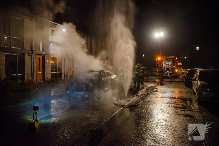 Auto volledig uitgebrand