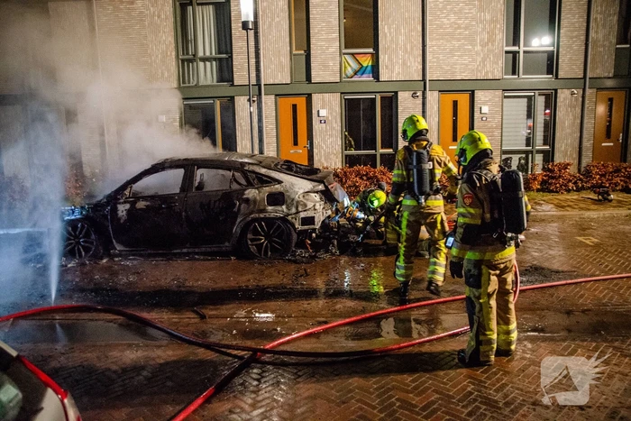 Auto volledig uitgebrand