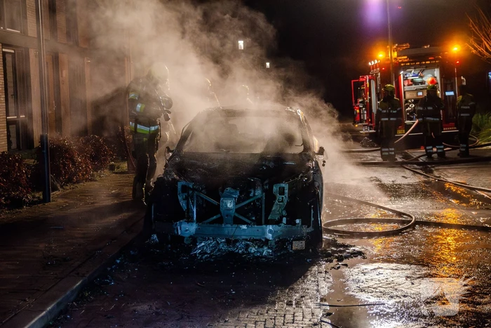 Auto volledig uitgebrand